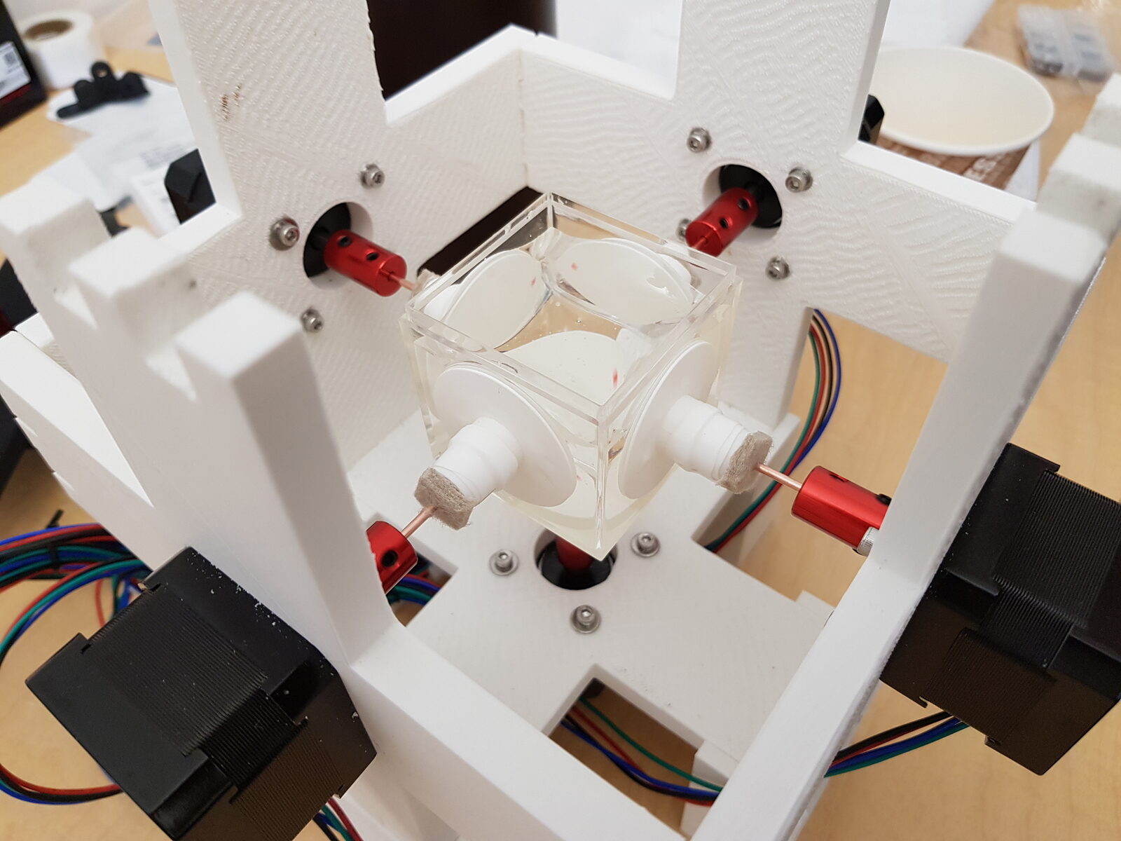 The six parts of the frame are modular and can be removed if needed.